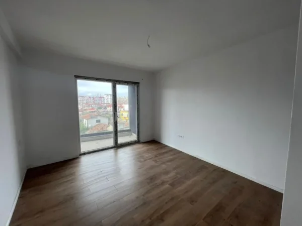 Tirane, shitet apartament 2+1+Ballkon Kati 2, 111 m² 192.000 € (Rruga e Burgut)