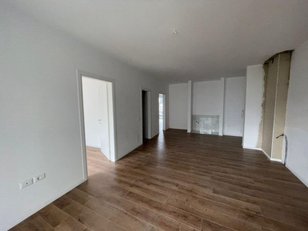 Tirane, shitet apartament 2+1+Ballkon Kati 2, 111 m² 192.000 € (Rruga e Burgut)