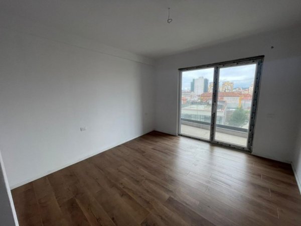 Tirane, shitet apartament 2+1+Ballkon Kati 2, 111 m² 192.000 € (Rruga e Burgut)