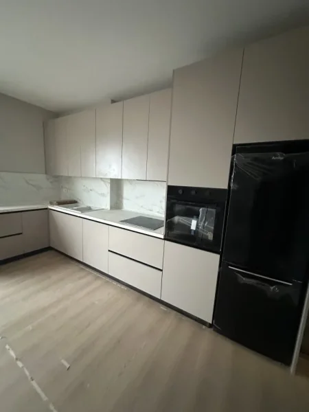 Tirane, jepet me qera apartament 2+1+Ballkon Kati 5, 105 m² 650 € (Rruga 5 Maji)
