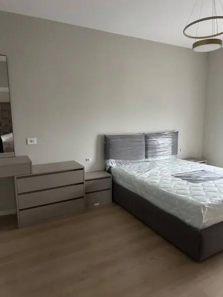 Tirane, jepet me qera apartament 2+1+Ballkon Kati 5, 105 m² 650 € (Rruga 5 Maji)