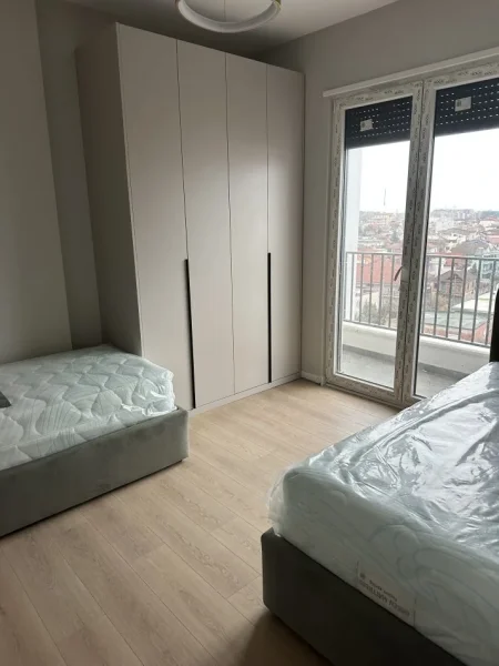 Tirane, jepet me qera apartament 2+1+Ballkon Kati 5, 105 m² 650 € (Rruga 5 Maji)