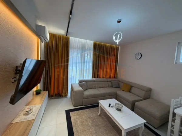 Durres, jepet me qera apartament 1+1 Kati 7, 112 m² 550 € (Qendër, Durrës)