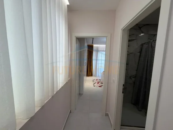 Durres, jepet me qera apartament 1+1 Kati 7, 112 m² 550 € (Qendër, Durrës)