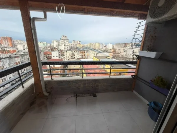 Durres, jepet me qera apartament 1+1 Kati 7, 112 m² 550 € (Qendër, Durrës)