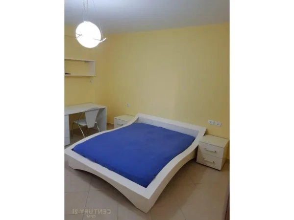 Tirane, jepet me qera apartament 2+1 Kati 4, 94 m² 680 € (rruga e barrikadave)