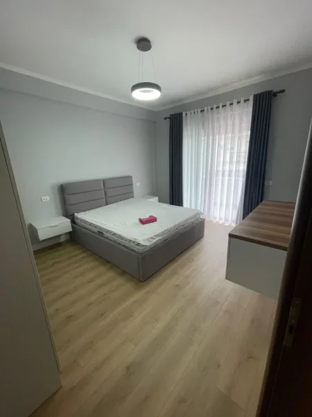Tirane, jepet me qera apartament 1+1+Ballkon Kati 3, 73 m² 400 € (Terminali i Veriut)
