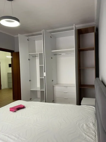 Tirane, jepet me qera apartament 1+1+Ballkon Kati 3, 73 m² 400 € (Terminali i Veriut)