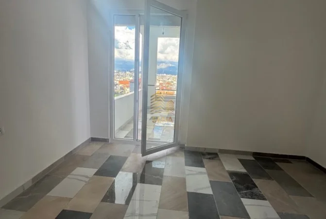 Tirane, shitet apartament 2+1+Ballkon Kati 4, 115 m² 140.000 € (Casa Italia)