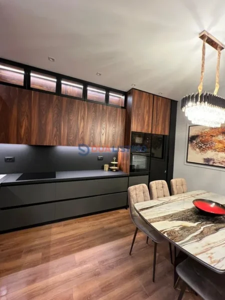 Tirane, jepet me qera apartament 2+1 , 108 m² 1.500 € (Secret Garden)