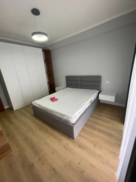 Tirane, jepet me qera apartament 1+1 , 70 m² 400 € (Terminali i Veriut)