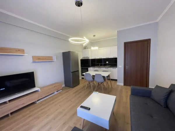 Tirane, jepet me qera apartament 1+1 , 70 m² 400 € (Terminali i Veriut)