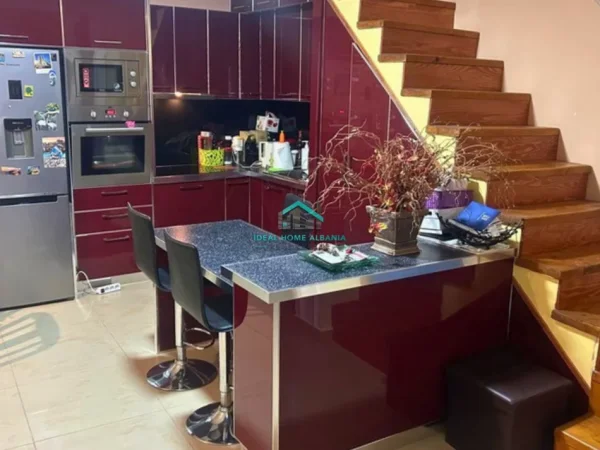 Vlore, jepet me qera shtepi 3+1 , 130 m² 600 € (VLORE)