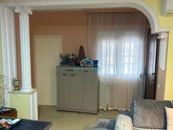 Vlore, jepet me qera shtepi 3+1 , 130 m² 600 € (VLORE)