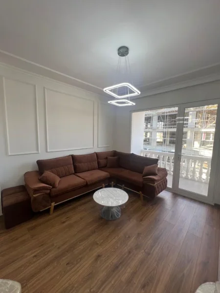 Tirane, jepet me qera apartament 1+1+Ballkon Kati 3, 72 m² 350 € (White Palace, Paskuqan)