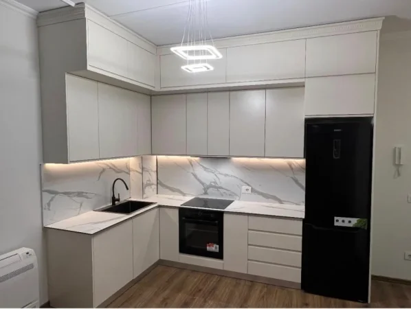 Tirane, jepet me qera apartament 1+1+Ballkon Kati 3, 72 m² 350 € (White Palace, Paskuqan)