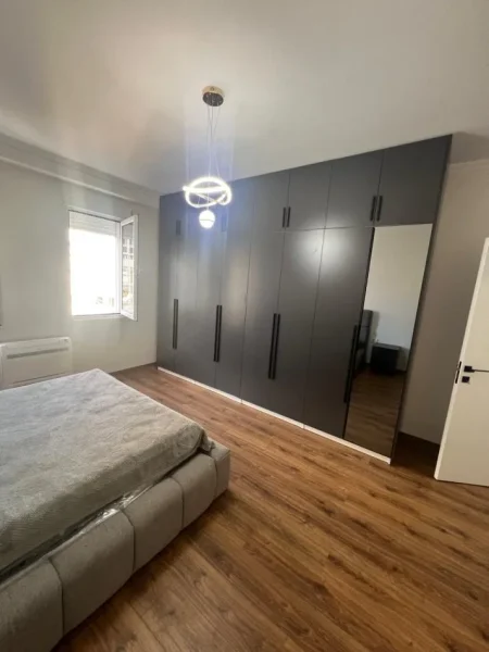 Tirane, jepet me qera apartament 1+1+Ballkon Kati 3, 72 m² 350 € (White Palace, Paskuqan)