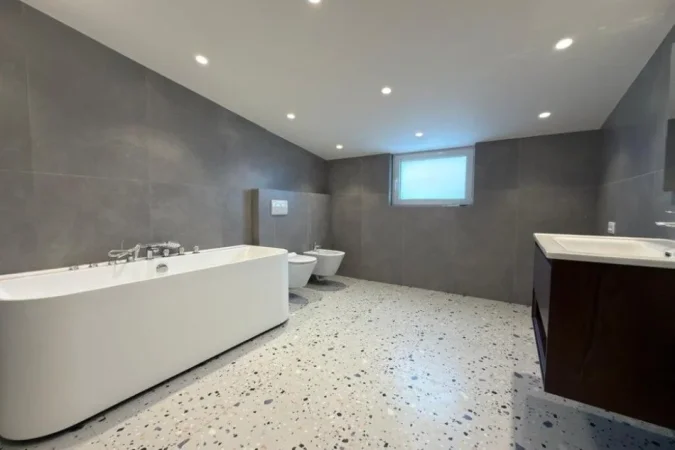 Tirane, shitet apartament duplex 2+1+Aneks+Ballkon Kati 10, 214 m² 650.000 € (Shallvaret)