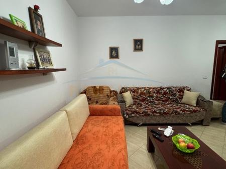 Tirane, jepet me qera apartament 2+1 Kati 1, 80 m² 500 € (Rr Muhamet Deliu)
