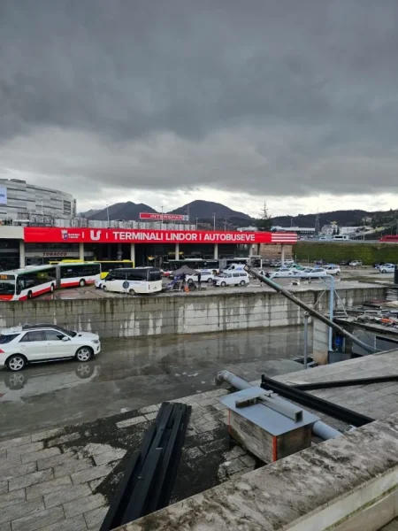 Tirane, jepet me qera ambjent biznesi Kati 2, 360 m² 3.000 € (Pran TEG)