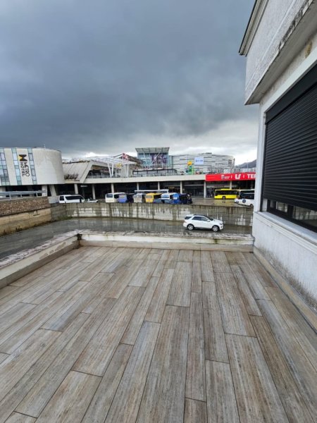 Tirane, jepet me qera ambjent biznesi Kati 2, 360 m² 3.000 € (Pran TEG)