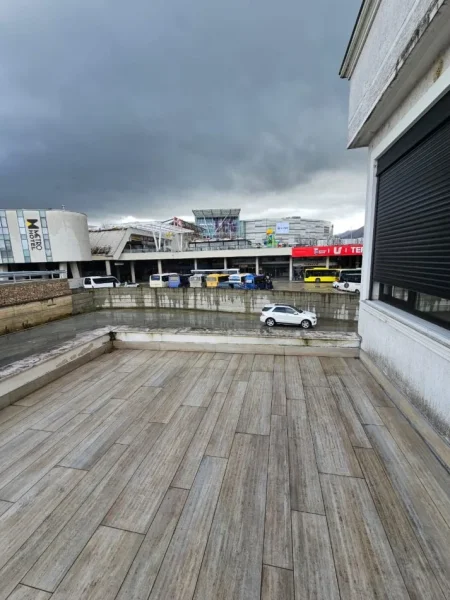 Tirane, jepet me qera ambjent biznesi Kati 2, 360 m² 3.000 € (Pran TEG)