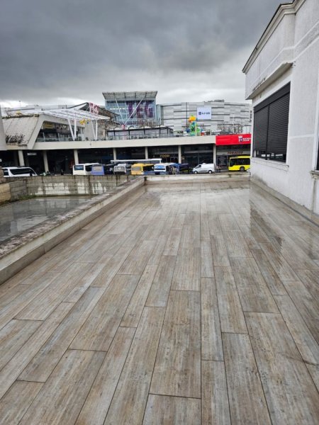 Tirane, jepet me qera ambjent biznesi Kati 2, 360 m² 3.000 € (Pran TEG)