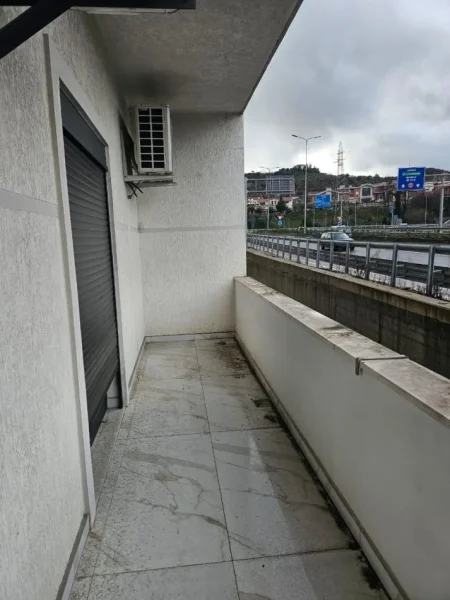 Tirane, jepet me qera ambjent biznesi Kati 2, 360 m² 3.000 € (Pran TEG)