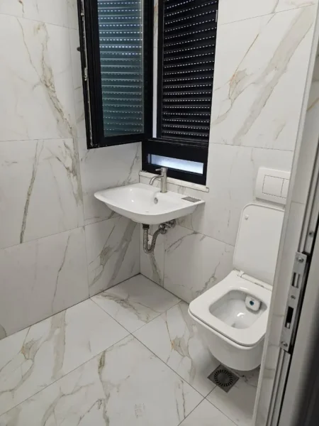 Tirane, jepet me qera ambjent biznesi Kati 2, 360 m² 3.000 € (Pran TEG)