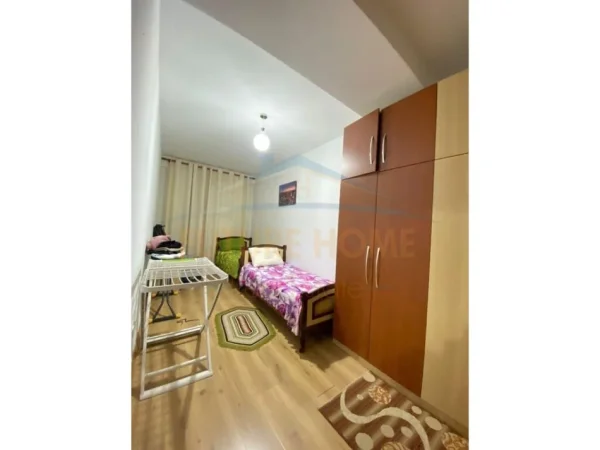 Tirane, jepet me qera apartament 2+1 Kati 2, 85 m² 550 € (kompleksi ana)