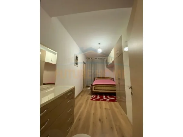 Tirane, jepet me qera apartament 2+1 Kati 2, 85 m² 550 € (kompleksi ana)