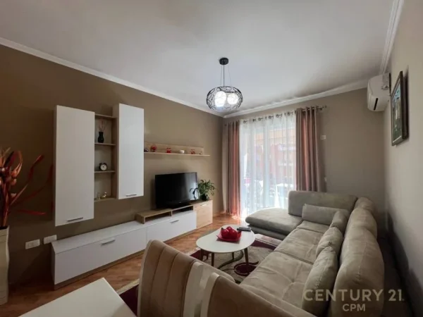 Tirane, jepet me qera apartament 1+1+Ballkon Kati 3, 68 m² 500 € (perballe spitali amerikan 3)