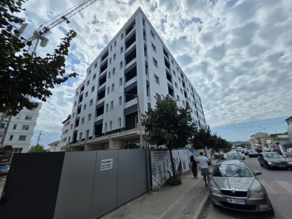 Tirane, shitet apartament 1+1 Kati 4, 85 m² 73.800 € (Kamez)