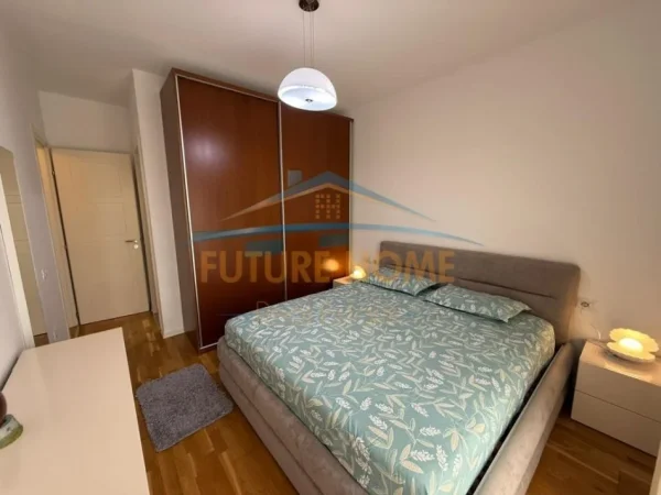 Tirane, jepet me qera apartament 2+1 Kati 3, 105 m² 1.000 € (Kopshti Botanik, pranë Xhamisë së Selitës.)