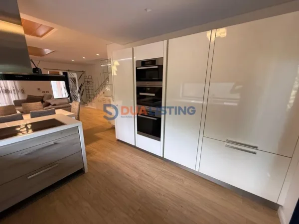 Tirane, jepet me qera Vile 3+1 , 350 m² 2.500 € 