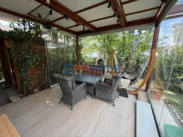 Tirane, jepet me qera Vile 3+1 , 350 m² 2.500 € 