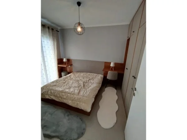Tirane, jepet me qera apartament 1+1 Kati 7, 55 m² 