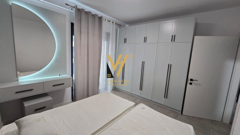 Tirane, jepet me qera apartament 1+1+Ballkon Kati 5, 68 m² 500 € (PORCELAN)