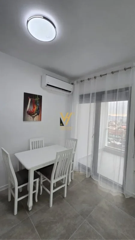 Tirane, jepet me qera apartament 1+1+Ballkon Kati 5, 68 m² 500 € (PORCELAN)