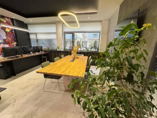 Tirane, shitet ambjent biznesi Kati 0, 101 m² 228.000 € (Liqeni i Thatë)