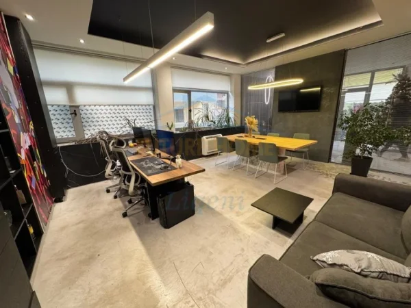 Tirane, shitet ambjent biznesi Kati 0, 101 m² 228.000 € (Liqeni i Thatë)