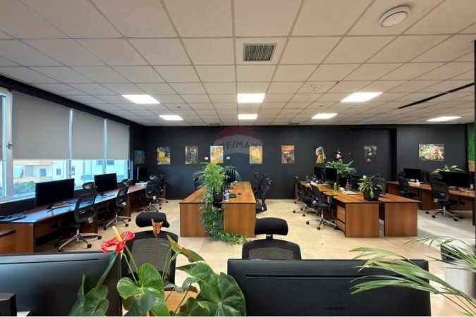 Tirane, jepet me qera ambjent biznesi Kati 1, 230 m² 3.900 € (Rruga e Kavajes)