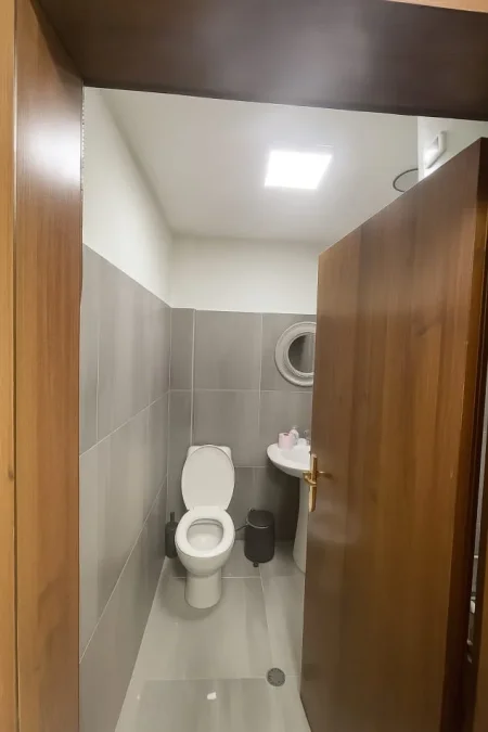 Tirane, jepet me qera zyre Kati 2, 71 m² 800 € (Rruga Vaso Pasha)