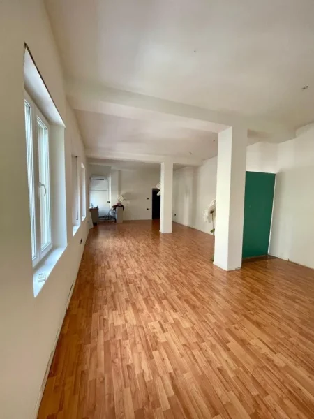 Tirane, jepet me qera zyre Kati 2, 71 m² 800 € (Rruga Vaso Pasha)
