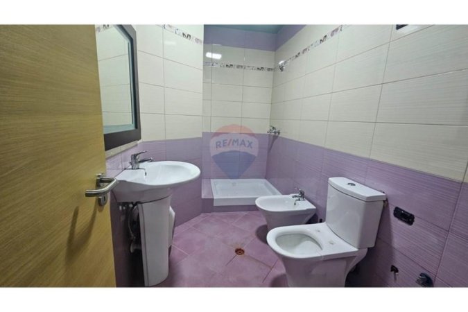 Tirane, jepet me qera zyre Kati 2, 97 m² 800 € (Sheshi Willson)