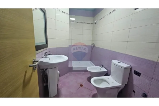 Tirane, jepet me qera zyre Kati 2, 97 m² 800 € (Sheshi Willson)