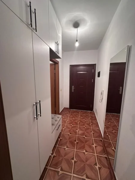 Tirane, jepet me qera apartament 1+1+Ballkon Kati 6, 75 m² 400 €