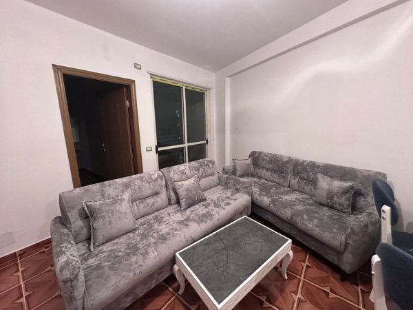 Tirane, jepet me qera apartament 1+1+Ballkon Kati 6, 75 m² 400 €