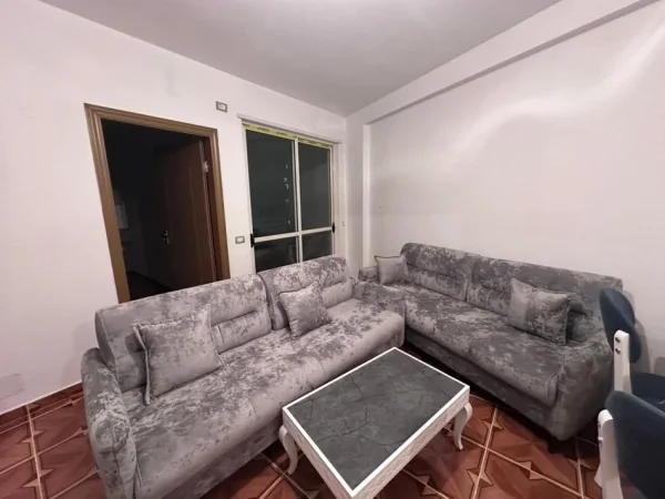 Tirane, jepet me qera apartament 1+1+Ballkon Kati 6, 75 m² 400 €
