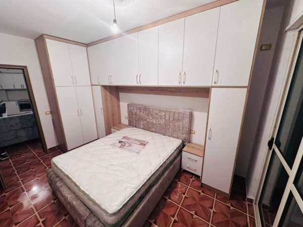 Tirane, jepet me qera apartament 1+1+Ballkon Kati 6, 75 m² 400 €